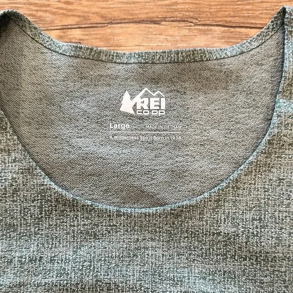 REI Women's Green Tank Crop Top Size Large in Excellent Condition - Picture 2 of 5